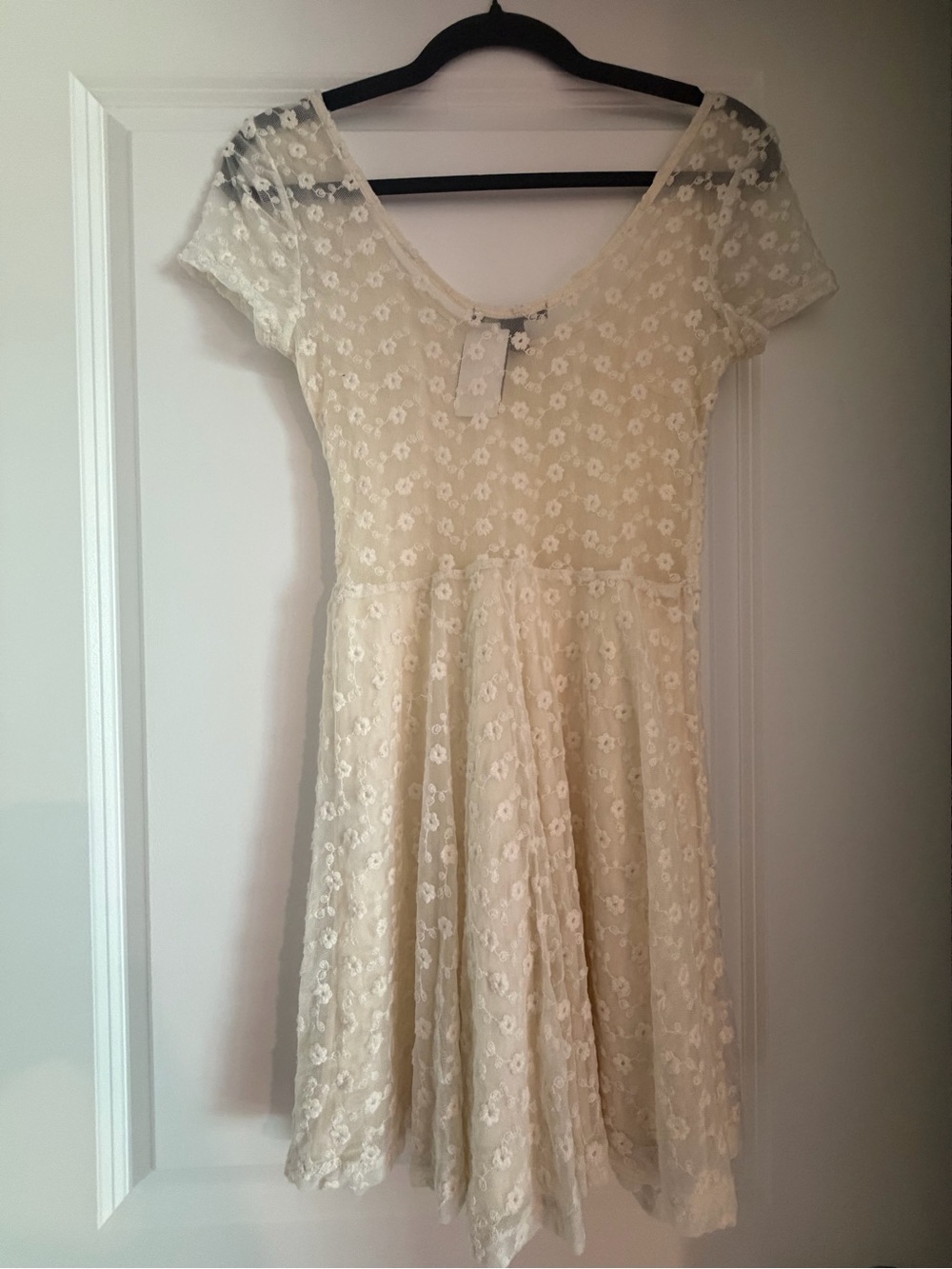 Forever 21 floral Lace Fit & Flare Short Sleeve Dress in Cream - Picture 2 of 3